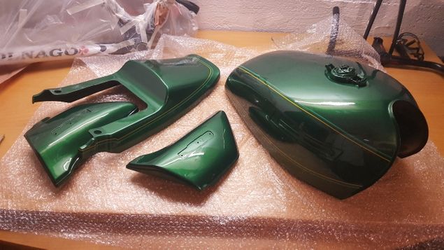 It took me soo long to put something new on my page. Not that I havent been working on any project, but I have so many things to do that I simply didn't find time to do it.

This came out a month aggo. It is a set of plastics and  fuel tank from an old Kawasaki Z 650. It is very similar colour as original one. 
It looks nice to me. What do you think?
